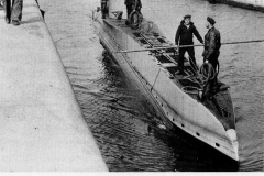 013_Un_sommergibile_classe_UC_1_in_attracco_nel_canale_di_Zebrugge
