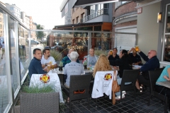 009_Un_brindisi_alla_spedizione