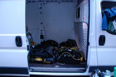 013_Imbarco_equipaggimento_sui_furgoni